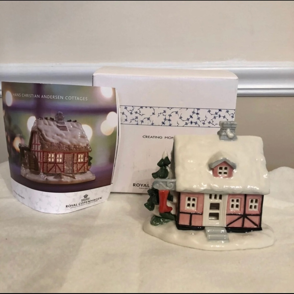 Royal Copenhagen tea light cottage